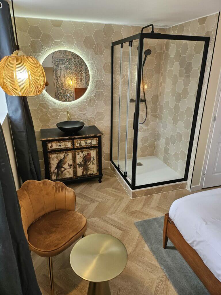 Chambre Mathys, Maison des Petits Sablon, vue salle de bain, Amiens