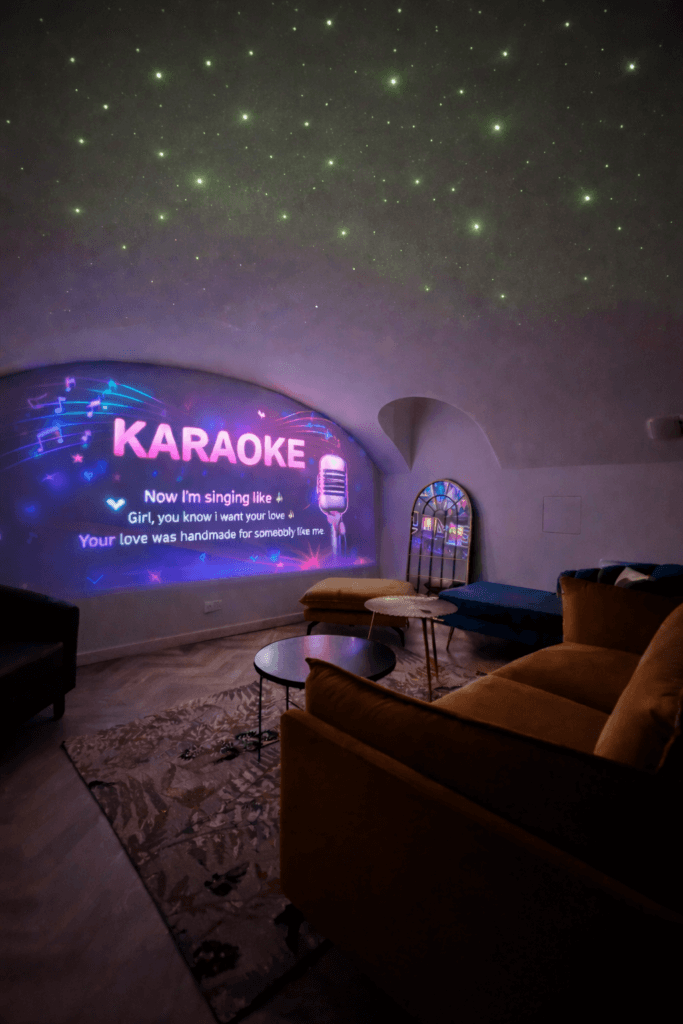 Chantez, riez et partagez un moment convivial à La Maison des Petits Sablon. Matériel fourni, espaces cosy et ambiance intimiste pour une soirée inoubliable entre amis ou en famille.