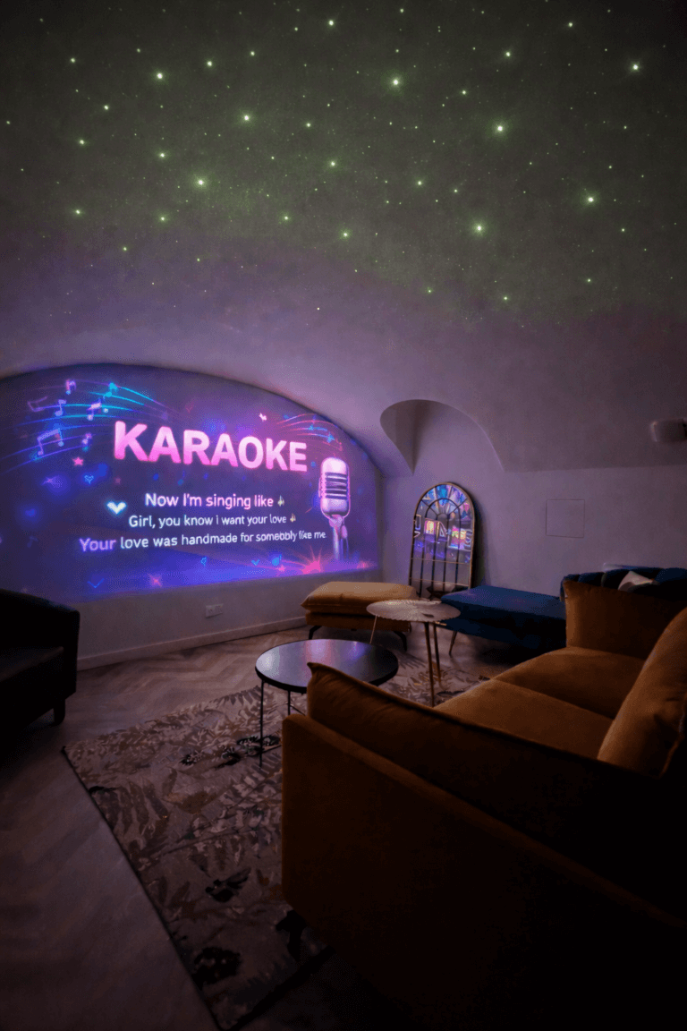 Chantez, riez et partagez un moment convivial à La Maison des Petits Sablon. Matériel fourni, espaces cosy et ambiance intimiste pour une soirée inoubliable entre amis ou en famille.